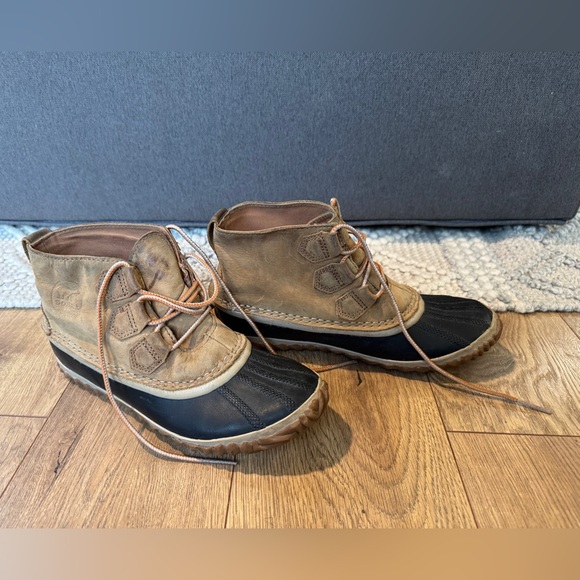 Sorel women’s tan Duck Boots, 7.5 - Picture 3 of 6